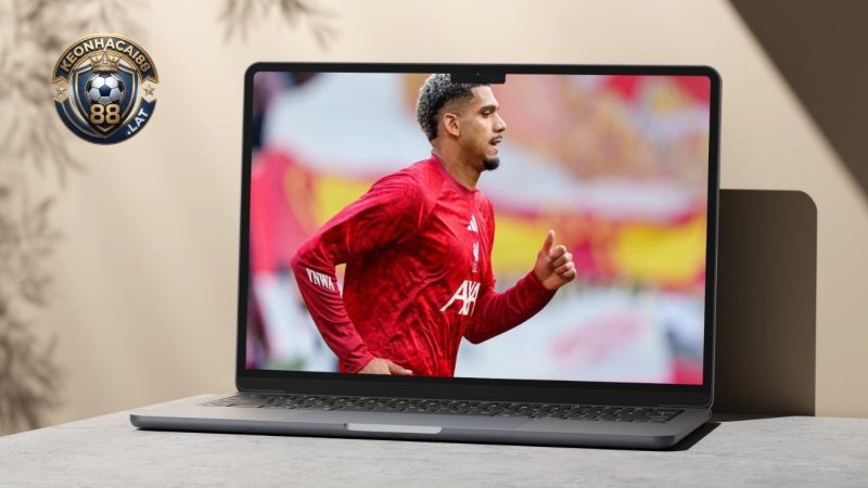 Ronald Araujo thi đấu vô cùng chắc chắn tại Liverpool.